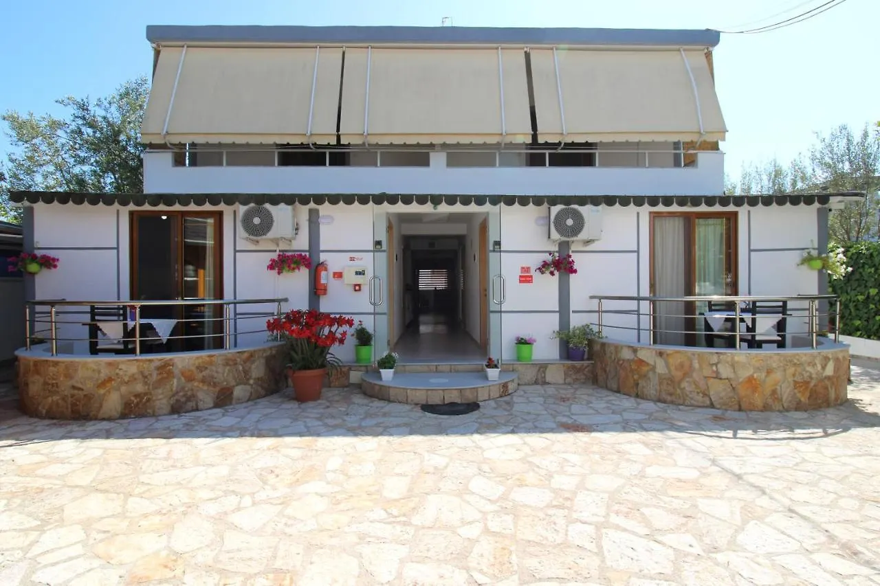 Vila Reni Risi Ksamil Albania
