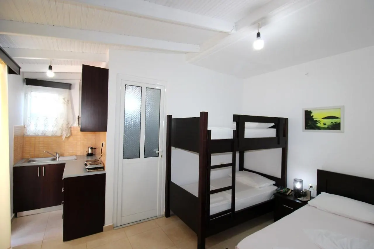 Guest house Vila Reni Risi Ksamil