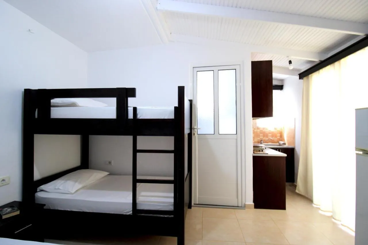 Vila Reni Risi Ksamil Guest house