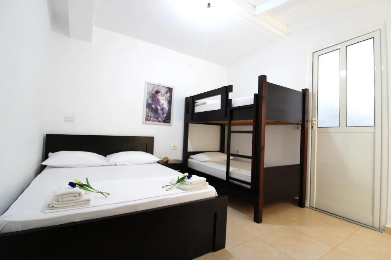Vila Reni Risi Ksamil 3*,  Albania