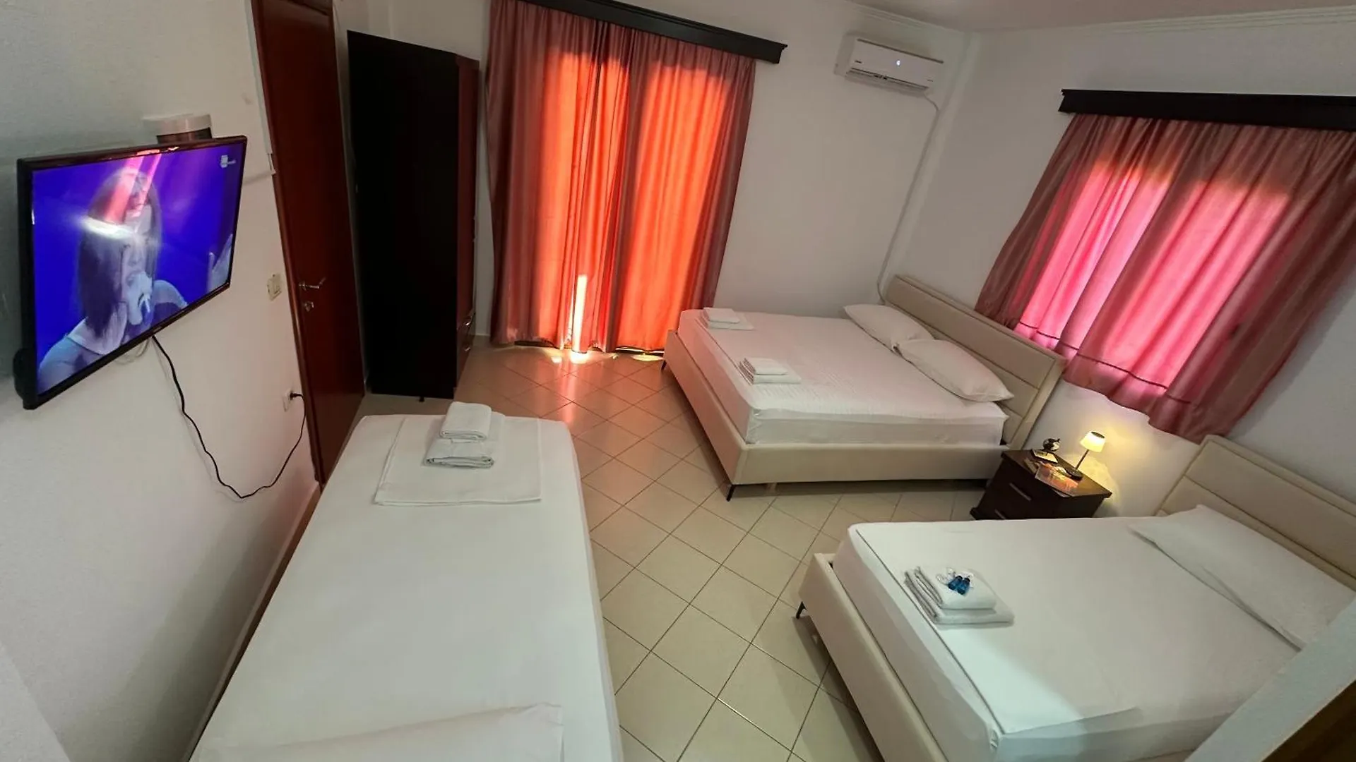 Vila Reni Risi Ksamil