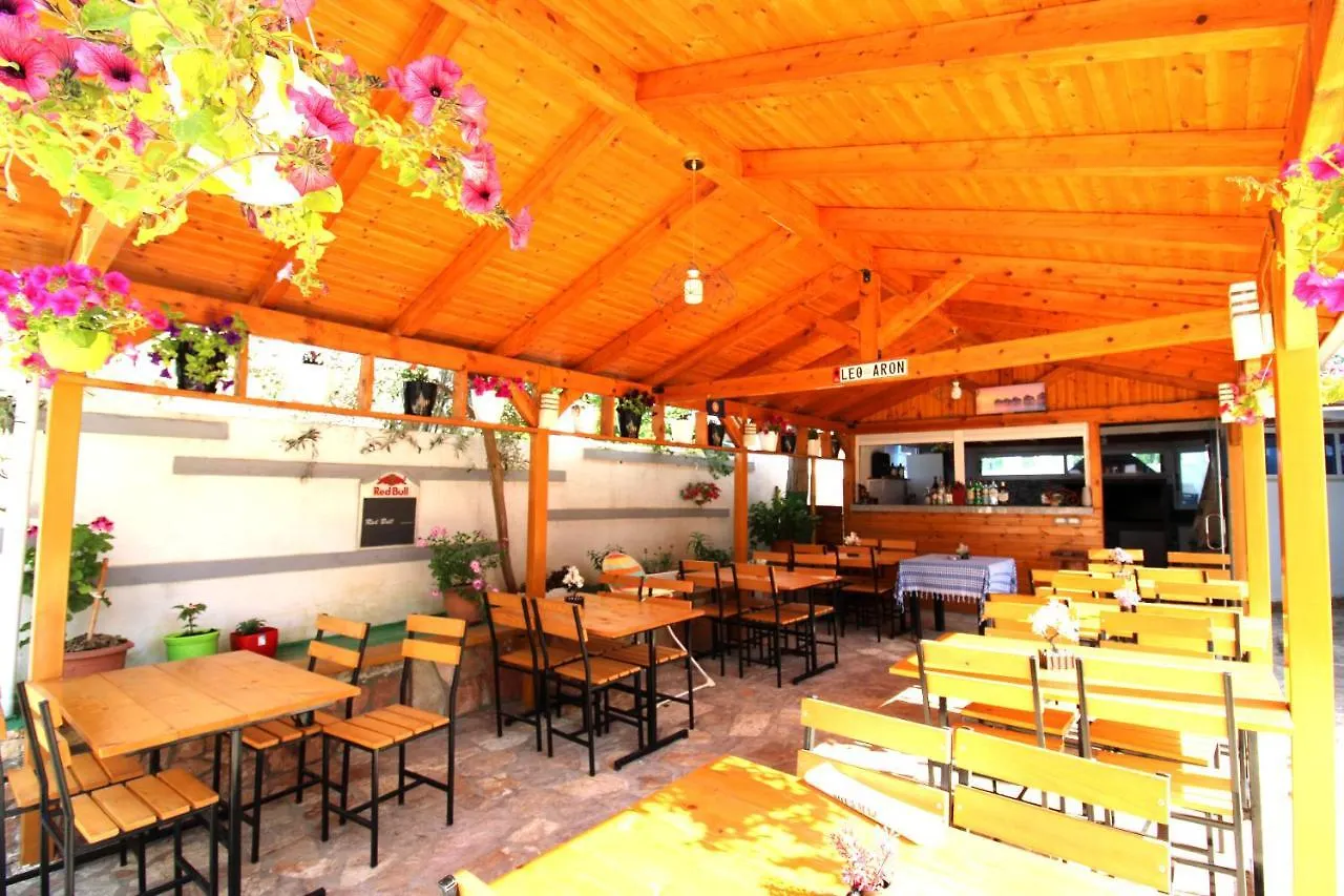 Vila Reni Risi Ksamil