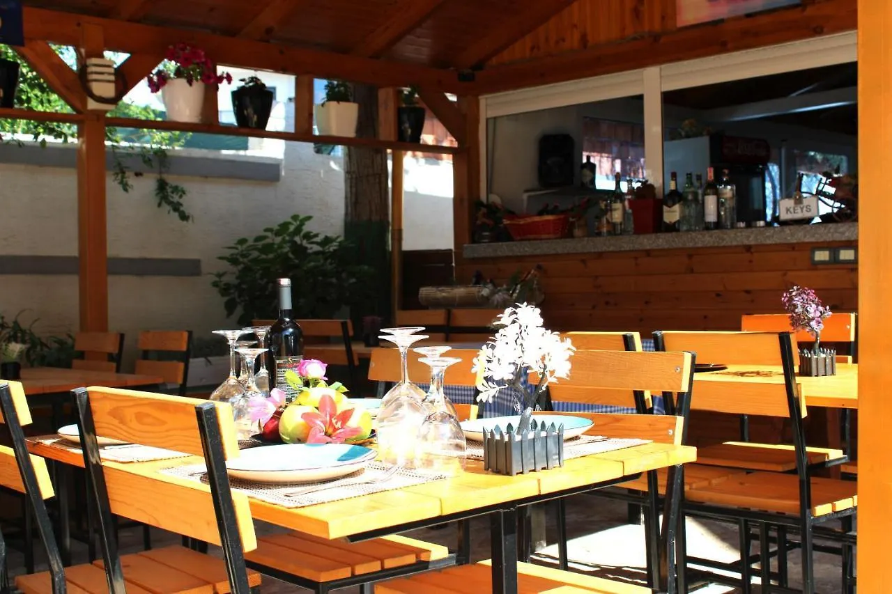 Vila Reni Risi Ksamil Albania